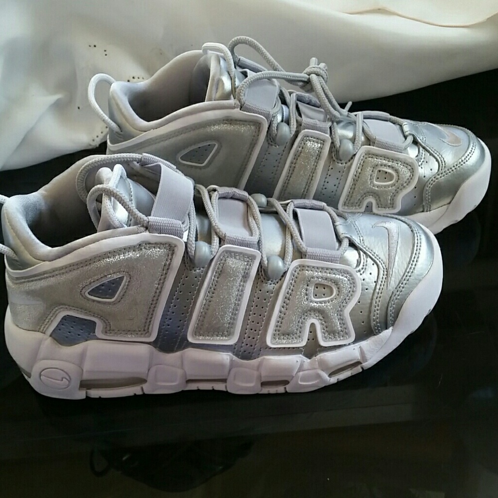 Nike air more uptempo shoes